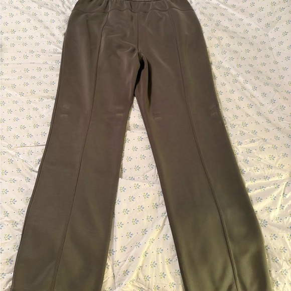 lululemon athletica Women's Green Softstreme pant - Picture 2 of 5